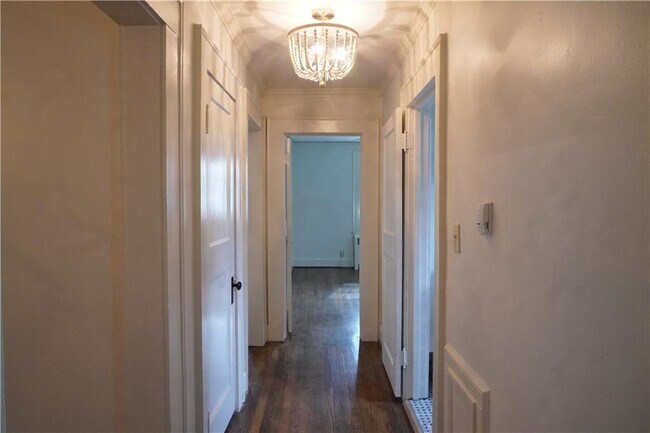 Building Photo - 2544 Peachtree Rd NW