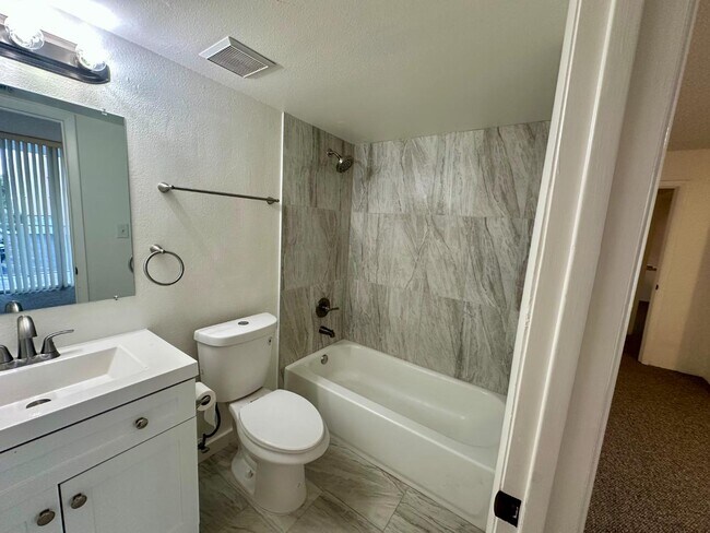 Building Photo - 3930 S Roosevelt Blvd