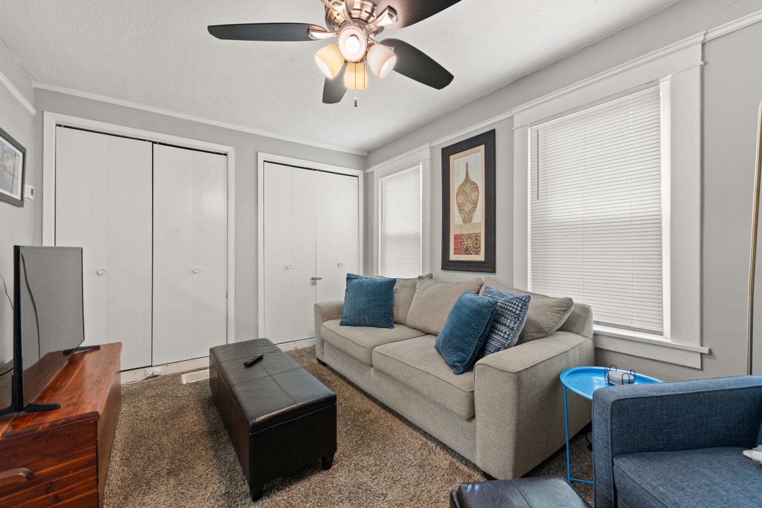 Building Photo - 1326 W 69th St