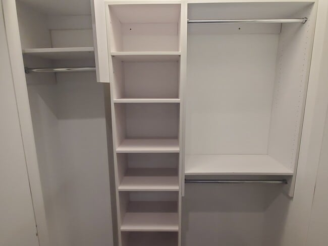 Building Photo - 1023 N Ashland Ave