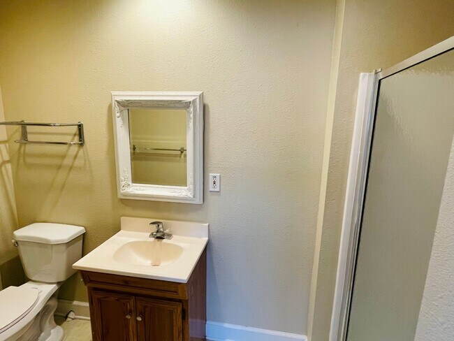 Building Photo - Beautiful 5 bedroom Irvine home