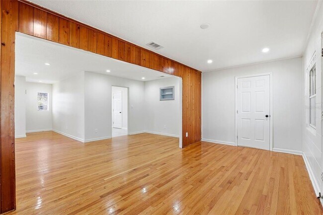 Building Photo - 1913 Baldwin Dr