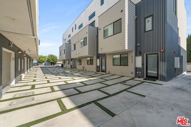 Building Photo - 11304 Victory Blvd