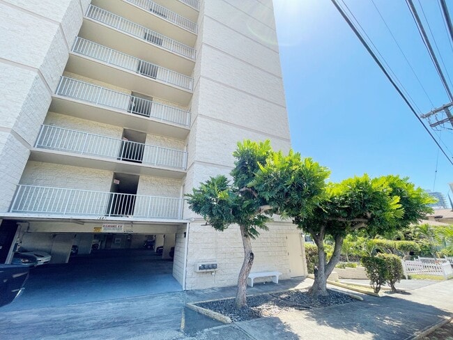Building Photo - 1687 Pensacola St