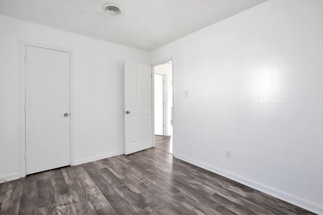 Building Photo - Affordable 2 bedroom in Jacksonville