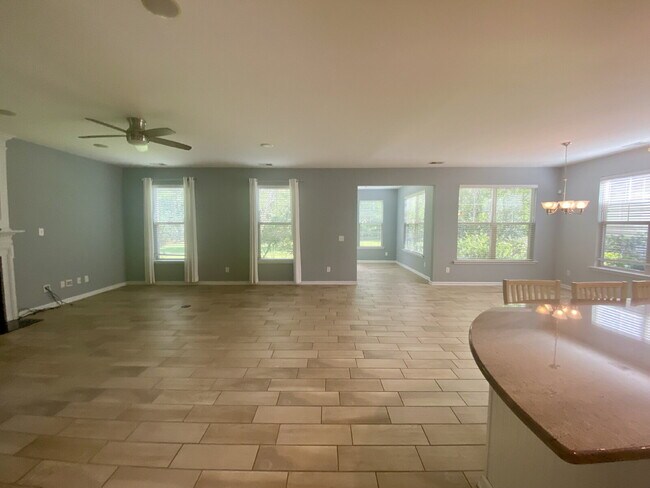 Building Photo - Spacious Home on a Corner Lot in Heritage New Riverside!