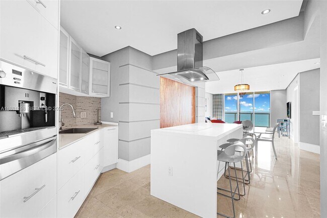 Building Photo - 16699 Collins Ave