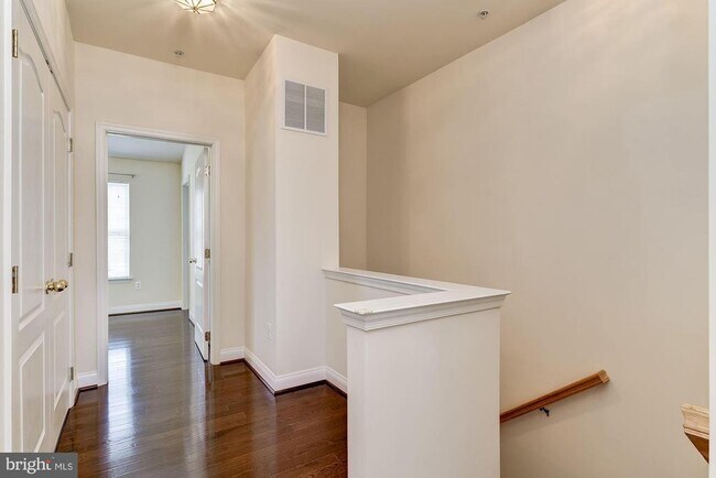 Building Photo - 122 Elmcroft Blvd