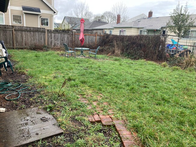 Building Photo - Charming Bungalow in Roselawn – Available ...