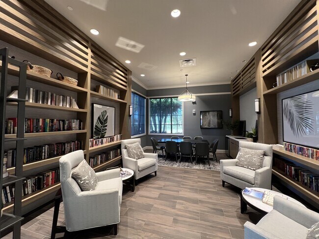 Building Photo - 9007 St Lucia Dr