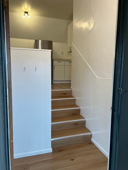 Building Photo - 430 Avenue E