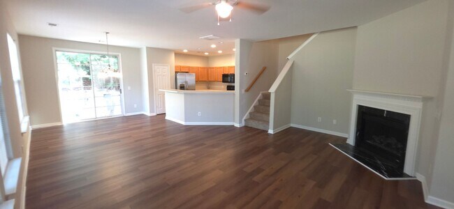 Building Photo - END UNIT TOWN HOME