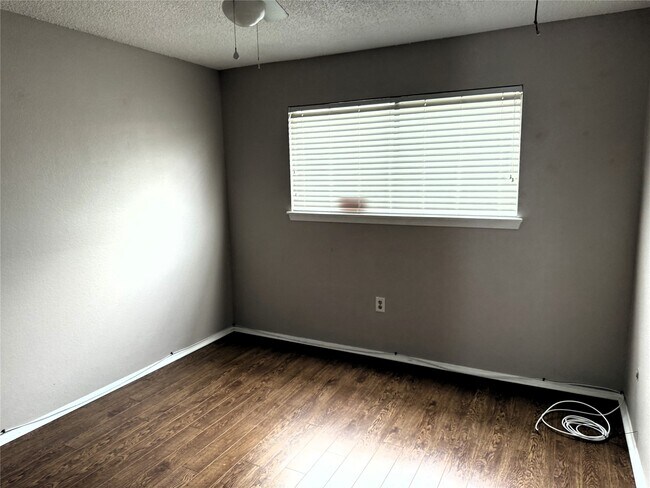 Building Photo - 62 Evanston St