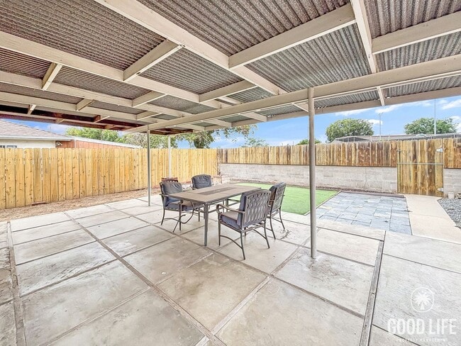 Building Photo - Beautiful 3BD/1.5BA Home in Allied Gardens...