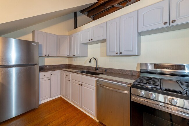 Building Photo - 2955 N Spaulding Ave