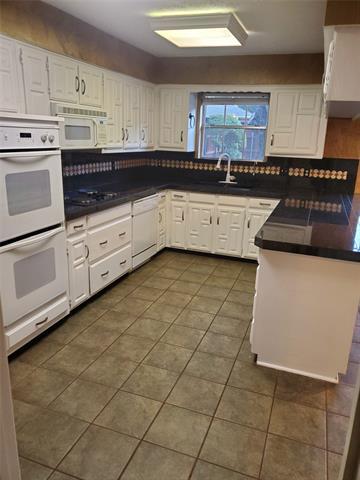 Building Photo - 3304 Lemmontree Ln