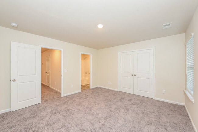 Building Photo - 304 High Grv Wy