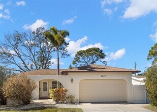 Building Photo - 4426 Helena St NE