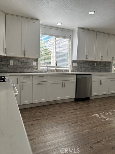 Building Photo - 8941 Carnation Dr