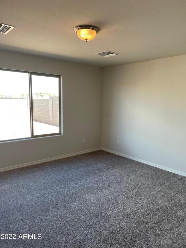 Building Photo - 2062 E Julian Dr