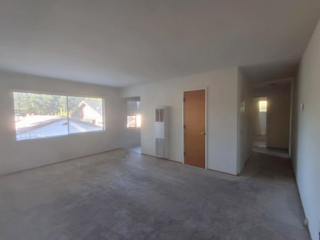 Building Photo - 536 Hawthorne Ave