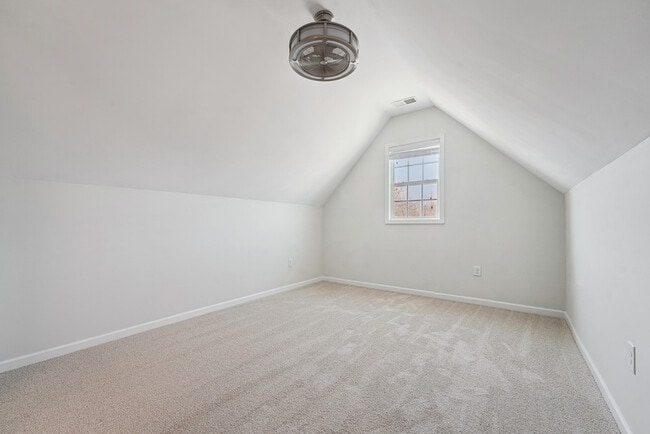 Building Photo - 2312 Longmont Dr