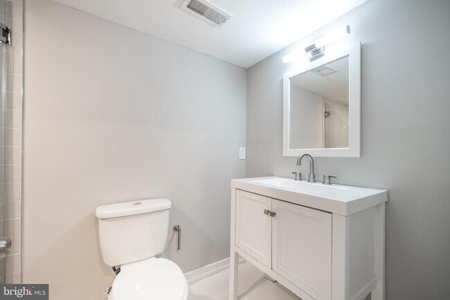 Building Photo - 2428 Jasper St