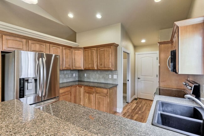 Building Photo - 4 Bedroom 3 Bath Ranch in Greeley