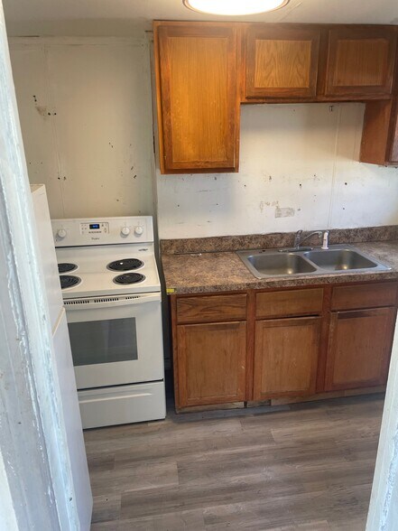 Building Photo - 400 E Parkland Ave