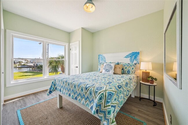 Building Photo - 1322 Outrigger St