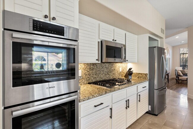 Building Photo - 47210 Heliotrope Dr