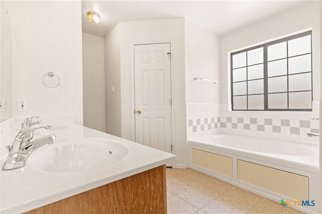 Building Photo - 392 County Rd 4711