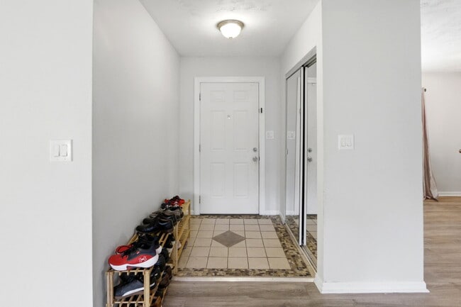 Building Photo - 607 Oakwood Ave