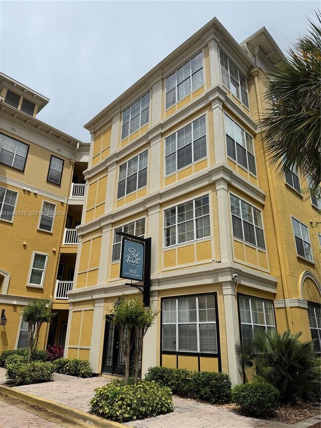 Building Photo - 860 N Orange Ave