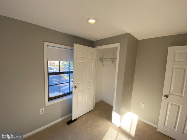 Building Photo - 9400 Candleberry Ct