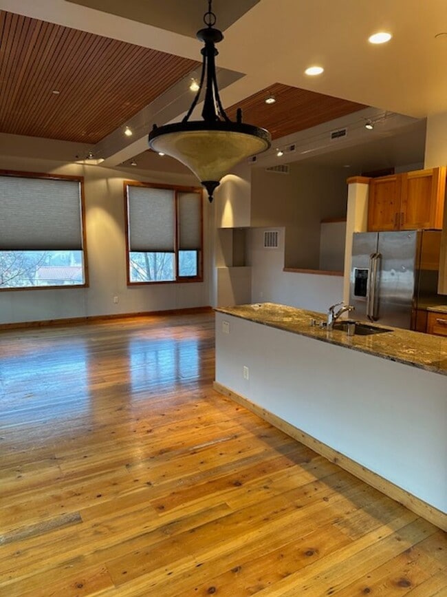 Building Photo - Amazing High End Condo in Award Winning "C...