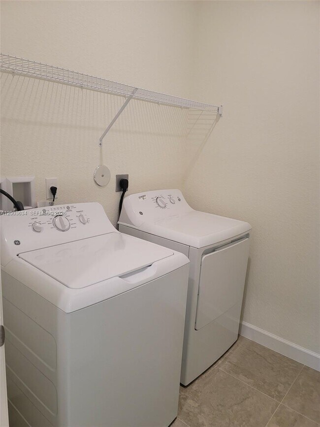 Building Photo - 10005 W Verona Cir