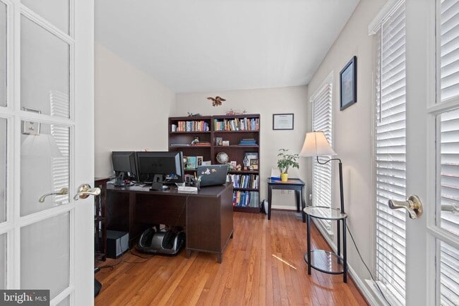 Building Photo - 8104 Creekview Dr