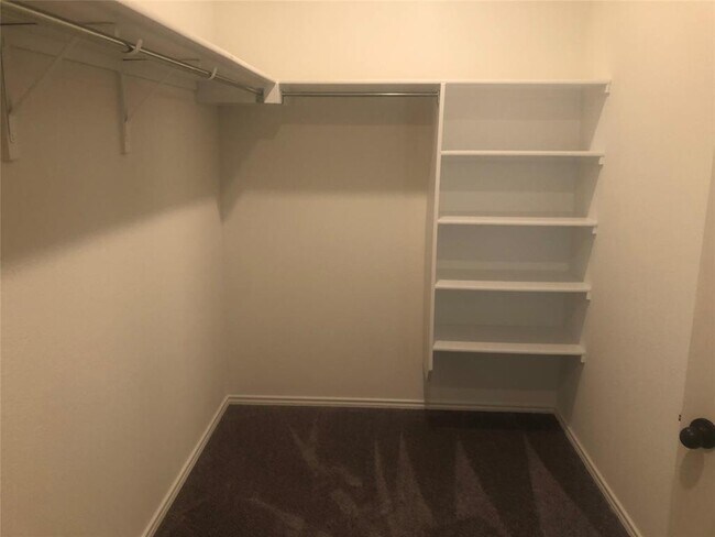 Building Photo - 100 Passiflora Dr