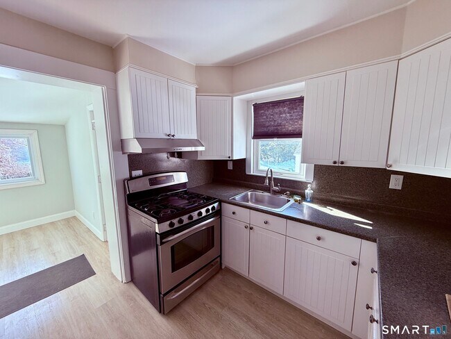 Building Photo - 177 Hobart Ave