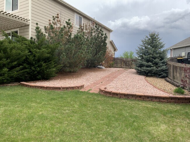 Building Photo - 11201 Glenmoor Ct
