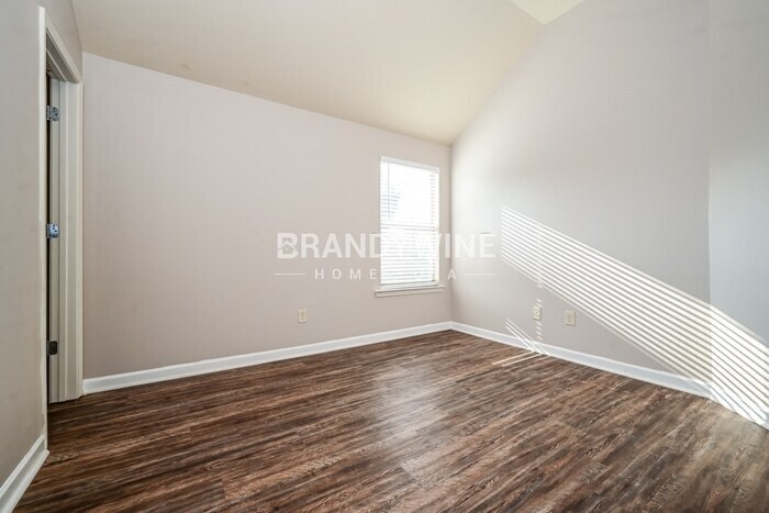 Building Photo - 693 Emporia Loop