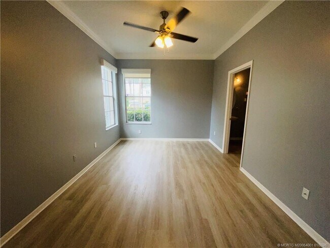 Building Photo - 1581 SW Harbour Isles Cir