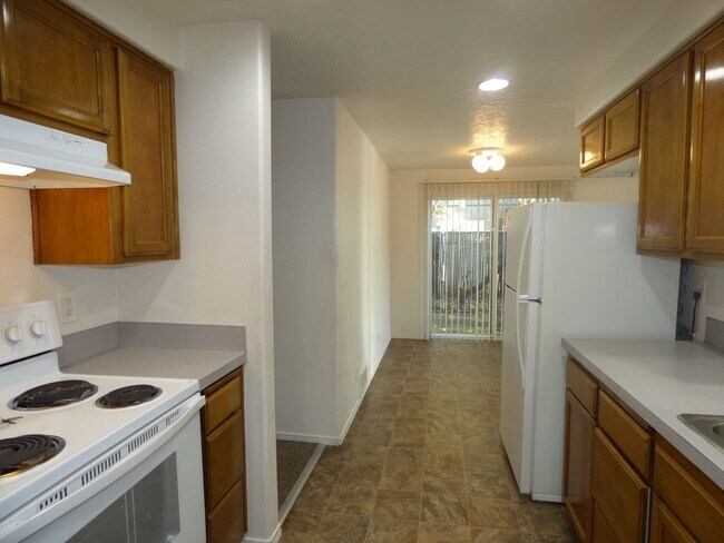 Building Photo - 4811-4813 Cougar Ct SE Salem, OR 97317