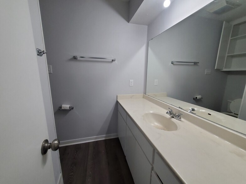 Building Photo - 6333 -6339 Granbury Rd,