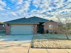 Building Photo - Super Cute 3 Bed, 2 Bath Home in Moore