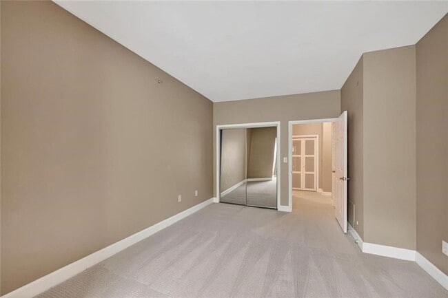 Building Photo - 2865 Lenox Rd NE