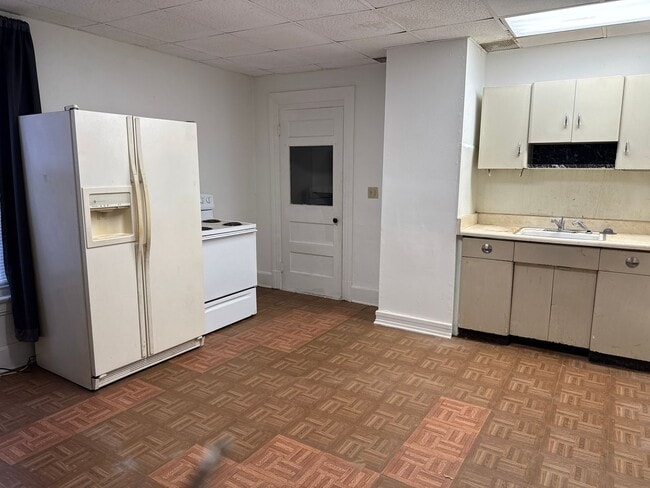 Building Photo - 404 W Washington St