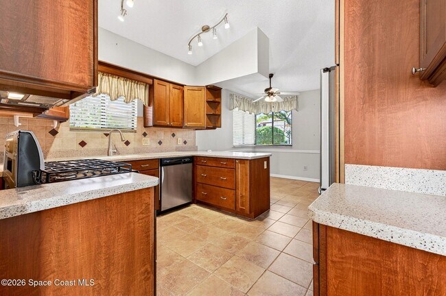 Building Photo - 810 Parkside Pl