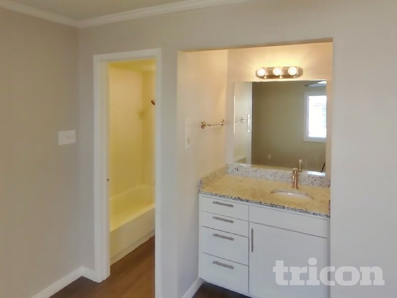 Building Photo - 2128 Placid Dr